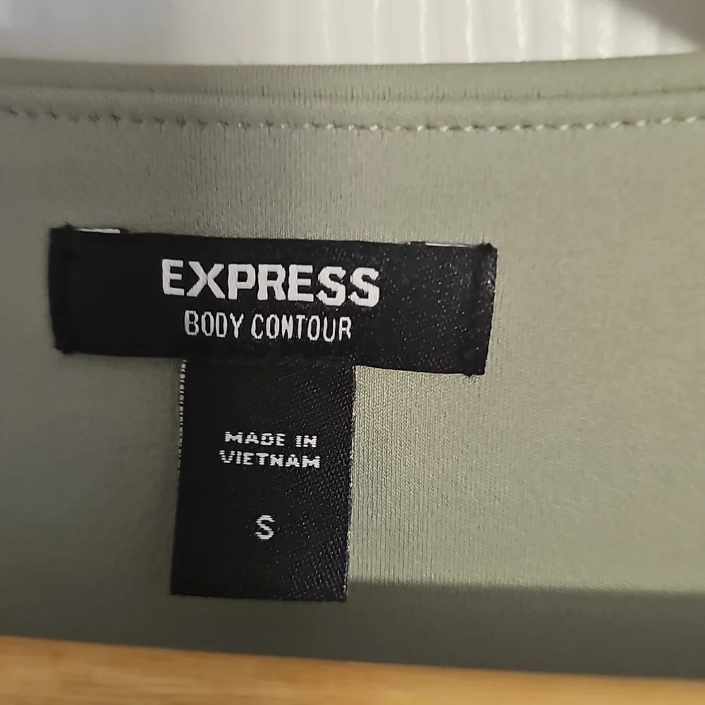 Express Body Contour Tank - Picture 2 of 2
